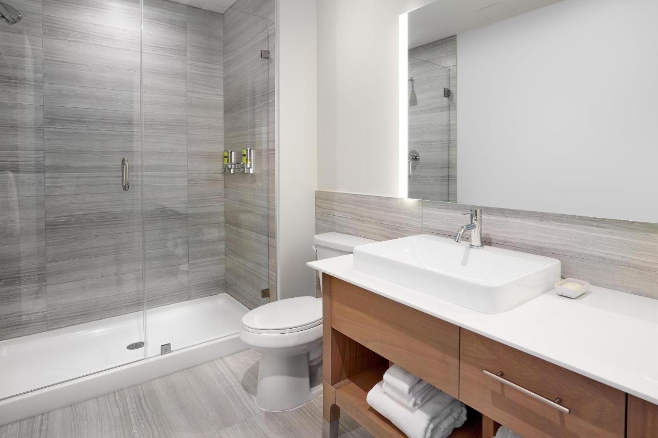 Готель Element Edmonton West Екстер'єр фото