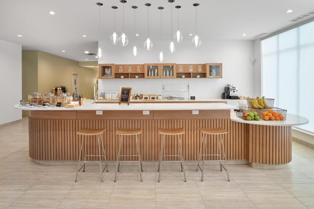 Готель Element Edmonton West Екстер'єр фото