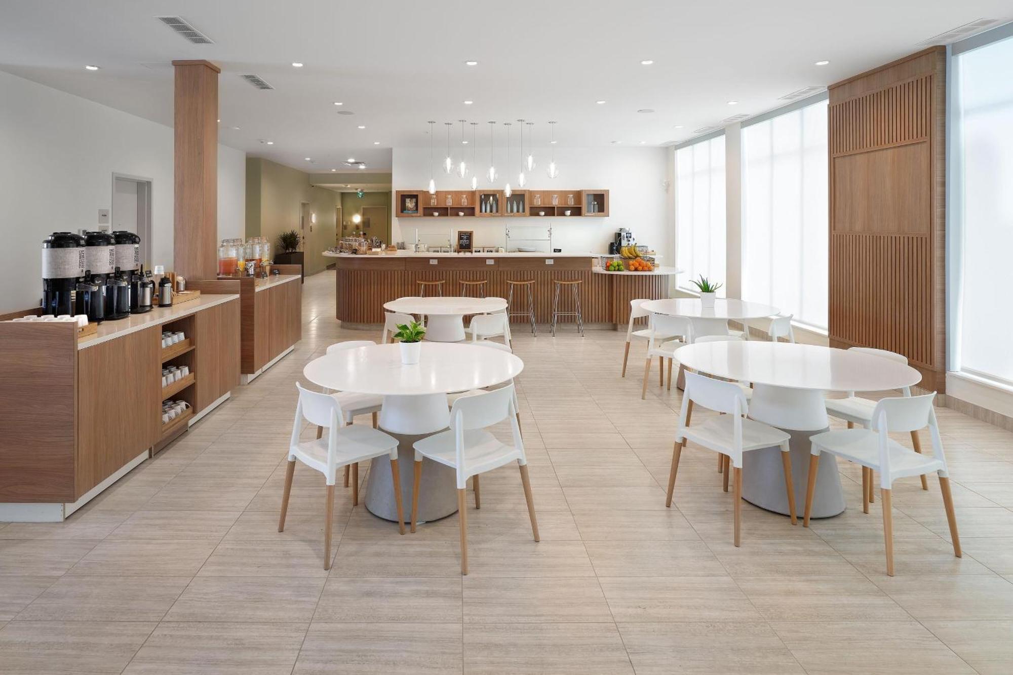 Готель Element Edmonton West Екстер'єр фото